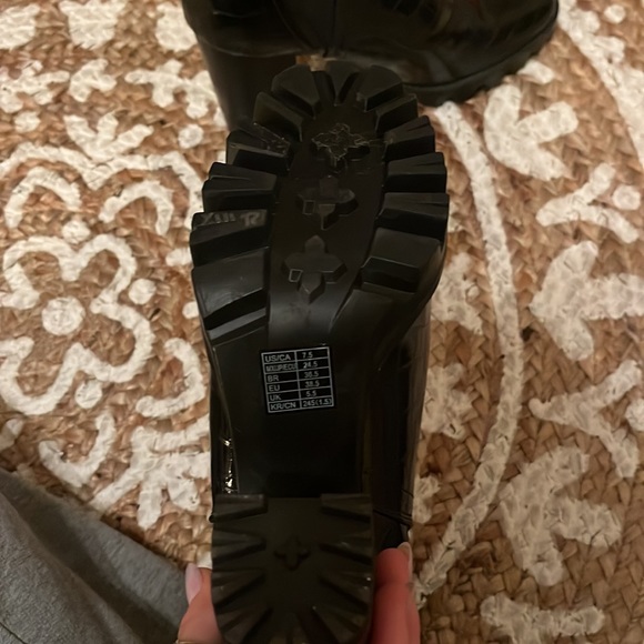 Forever 21 heeled boots - Picture 5 of 5